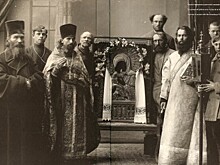 Почему нельзя креститься и кланяться одновременно