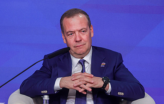 Медведев оценил идею США об альтернативе G7: "Пинок под ж... унылой Европе"