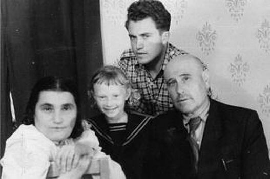 Город сиротского детства. Почему Василий Аксенов не смог полюбить Казань