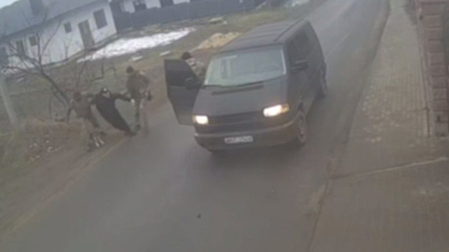 Режут и взрывают: внутри Украины началась "тихая война"