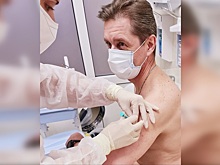 Министр соцполитики Нижегородской области Юрий Хабров вакцинировался от коронавируса