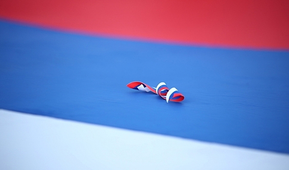 Волгоградцам в День Государственного флага раздают ленточки в цвет триколора