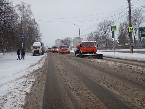 В Курске увеличили число техники, убирающей улицы