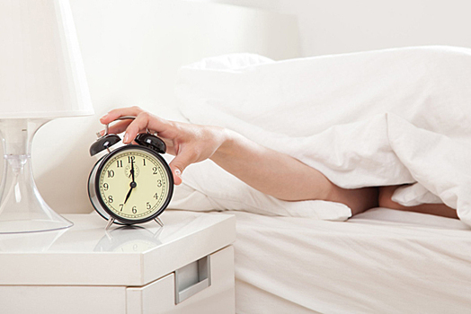 Медицинские новости: переставлять будильник – полезно!