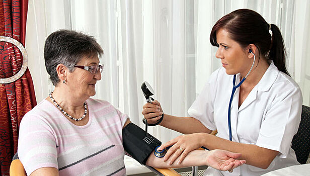 Синдром белого халата: измерять кровяное давление необходимо прежде всего в домашних условиях