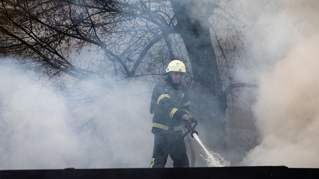 Власти заявили о пожаре на предприятии в Днепропетровской области после взрыва