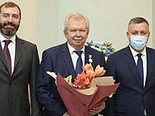 Спикер ЗС Иркутской области вручил Александру Вепреву Почетный знак Юрия Абрамовича Ножикова «ПРИЗНАНИЕ»
