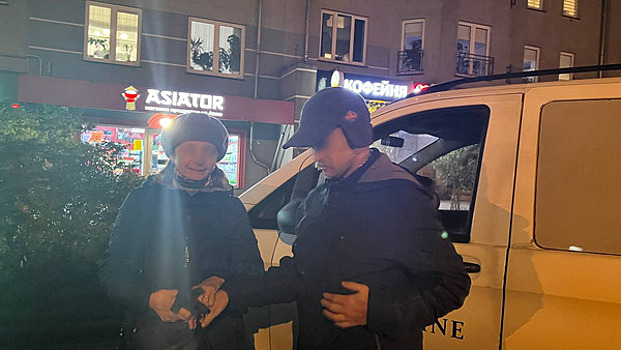 В Калининграде волонтёры отыскали 35-летнего инвалида, который приехал с мамой из Подмосковья и заблудился