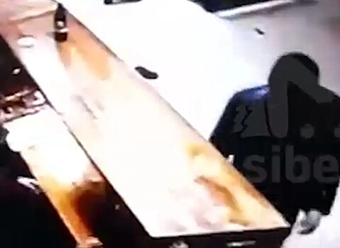 Уголовник учинил в баре расправу над двумя девушками