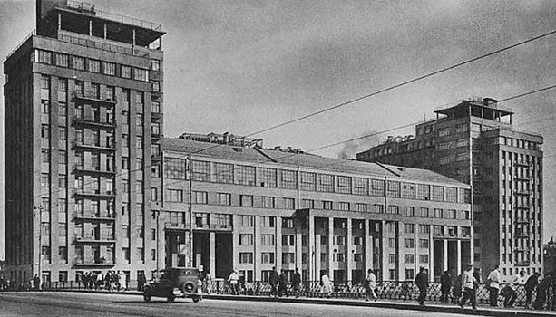 Тайны Дома на Набережной: куда в элитном здании пропал целый подъезд