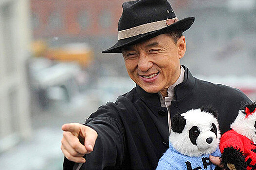Джеки Чан призвал актеров Китая бороться с бедностью