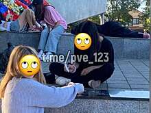 В Ейске подростки устроили лежанку на мемориале у Вечного огня