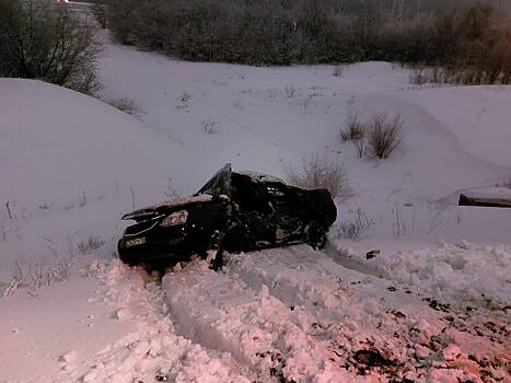В Оренбуржье при столкновении поезда и машины погиб 1 человек и 1 пострадал