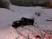 В Оренбуржье при столкновении поезда и машины погиб 1 человек и 1 пострадал