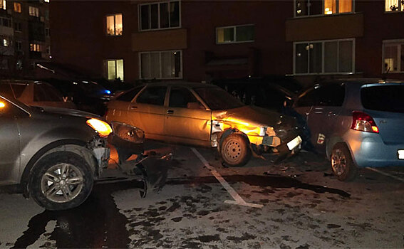 72-летняя пенсионерка разнесла восемь машин на парковке