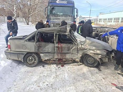 В Екатеринбурге неопытный водитель иномарки устроил аварию и погиб