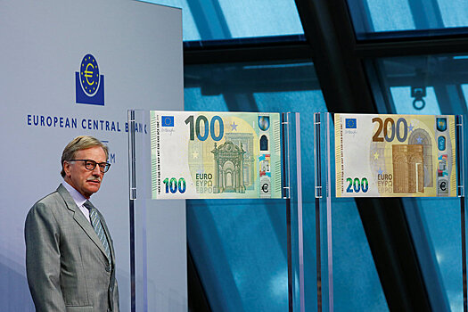 Европейский центробанк показал новые банкноты в 100 и 200 евро