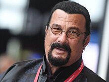 Ротенберг встретился со Стивеном Сигалом в Новосибирске: «Поговорили о том, как важно передавать детям правильные ценности. Надеюсь, он почувствует энергетику российского хоккея»