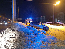 Водителя занесло под собственный автомобиль в ДТП на улице Большевистской