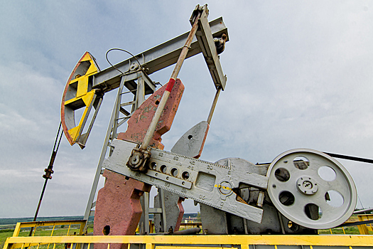 Средняя цена российской нефти превысила введенный G7 потолок