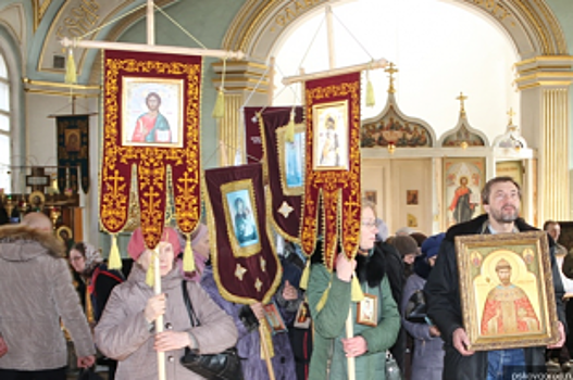 В Пскове проходит крестный ход в память о царской семье Николая II