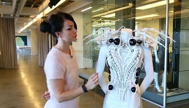 Дизайнер спроектировала платье для защиты личного пространства