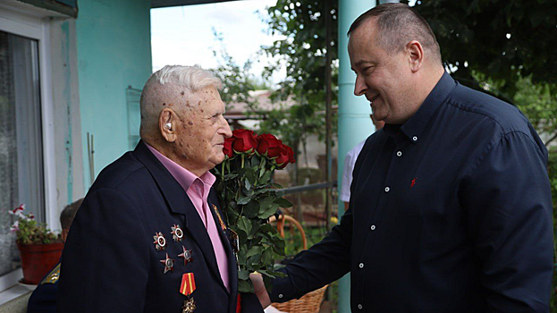 Глава Серпухова поздравил легендарного разведчика Николая Козлова с 98‑летием