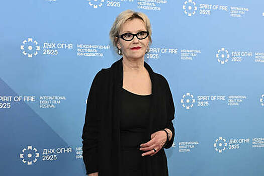 Актриса Розанова дала объяснения по поводу мата на красной дорожке в ХМАО