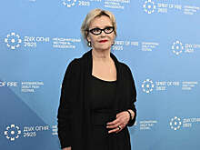 Актриса Розанова дала объяснения по поводу мата на красной дорожке в ХМАО