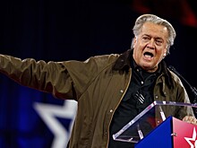 Еще один соратник Трампа показал скандальное приветствие