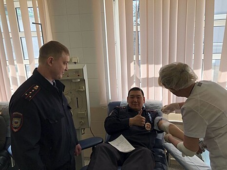 Сотрудники полиции Западного округа приняли участие в Национальном дне донора