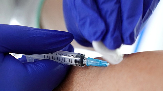 Президент Австрии получил первую дозу вакцины от COVID-19
