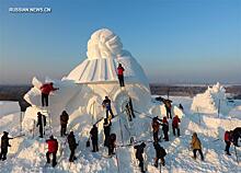 В Китае построили 34-метрового снеговика