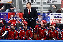 Руководитель «КХЛ ТВ» объяснил, для чего Сергей Фёдоров надевает перчатки на матчи
