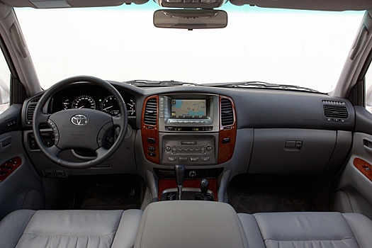 Надежный Toyota Land Cruiser 100: эксперт "ЗР" дал советы по выбору внедорожника