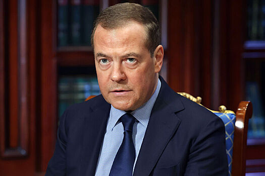 Политолог увидел в словах Медведева попытку спасти Запад от пропаганды