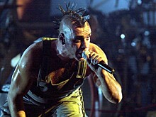 Барабанщик Rammstein прокомментировал секс-скандал с Линдеманном