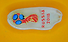 Самую маленькую эмблему ЧМ по футболу сделал житель Новосибирска