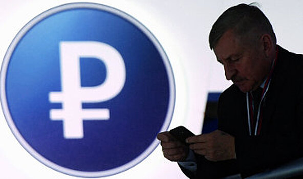 Рубль растет к доллару и евро