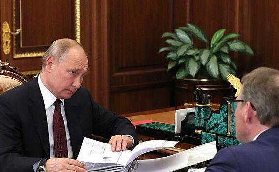 Путин поручил снизить давление на бизнес