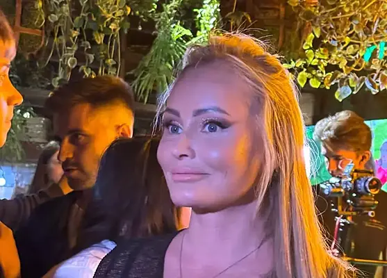 Қолдары байланған секс ер адамның суреті