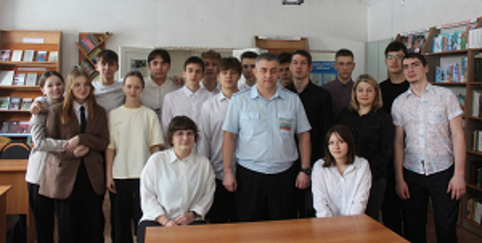 В Кузбассе полицейские рассказали школьникам о специфике службы в органах внутренних дел