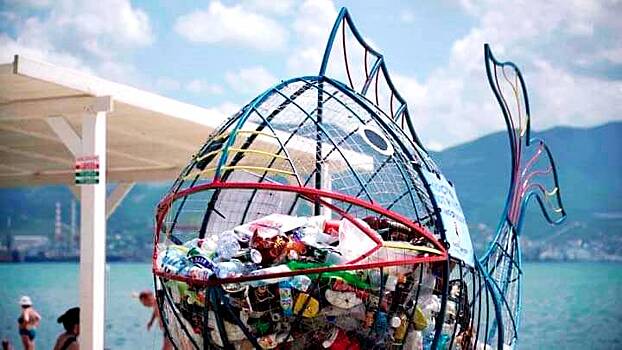 В Новороссийске установили контейнеры для сбора пластиковой тары