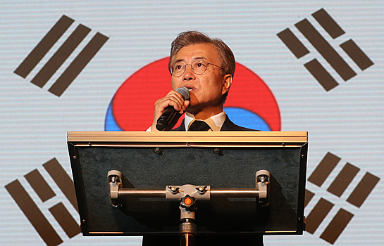 Более половины южнокорейцев недовольны президентом