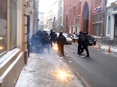 Московский суд после акции нацболов у здания ЦИК арестовал на 10 суток сторонника "Другой России"