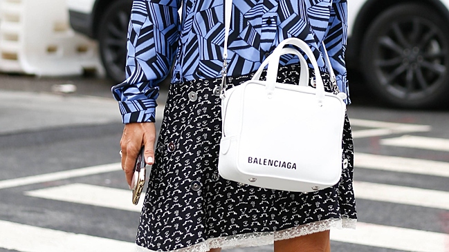 Блогер заказал сумку Balenciaga за 170 тысяч рублей и получил подделку