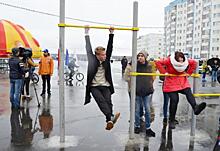 На День России надымчанам подарили уличные тренажёры