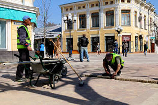 В Симферополе реконструированная пешеходная зона снова "поплыла"