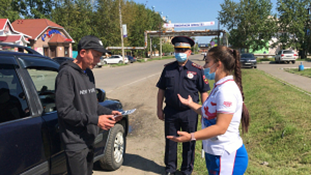 В Иркутской области чемпионы-тяжелоатлеты вместе с полицейскими рассказали водителям о безопасности на дорогах