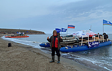 Великолепная восьмерка и… Колчак. Полярники на катамаранах добрались до острова в Арктике